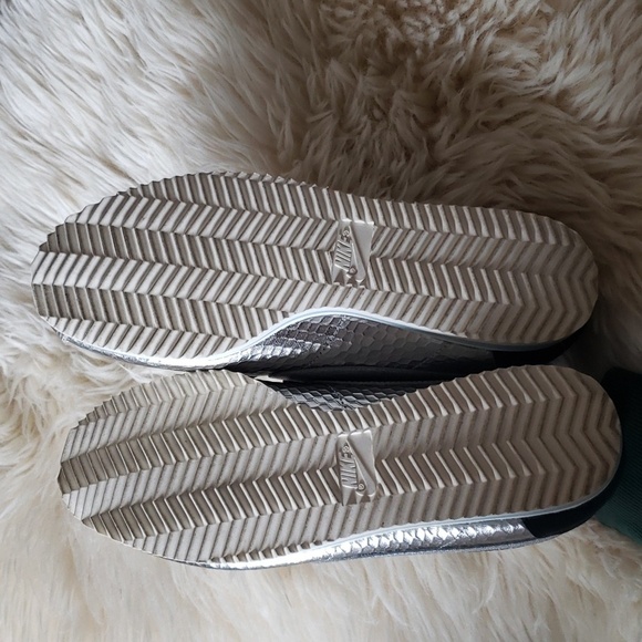 Nike cortez metallic hammered silver look with blue and black colourway 7.5w - Picture 7 of 7